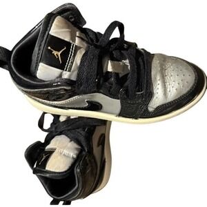 Jordan 1 Mid SE Kids'‎ Shoes Black/Metallic Silver youth size 1.5
